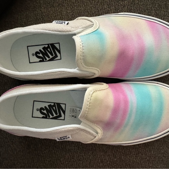 NWT Vans Women’s 7.5 Shoes - Picture 3 of 4